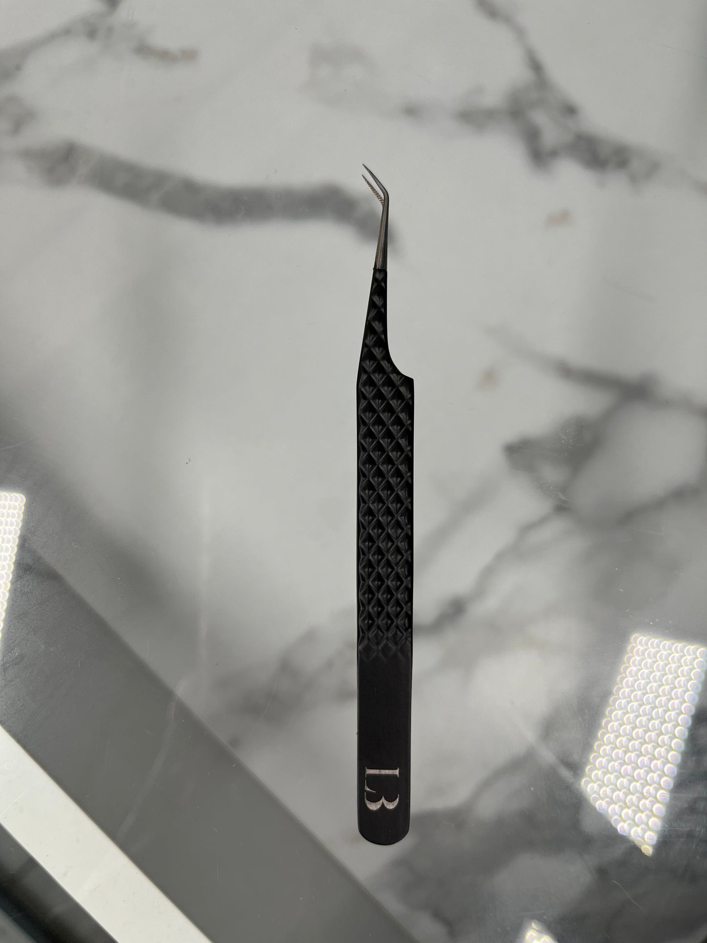 'INTENTION' Volume Tweezer (Black)